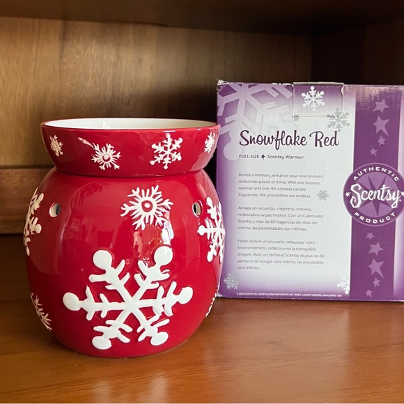 Scentsy Snowflake Full Size Wax Warmer
